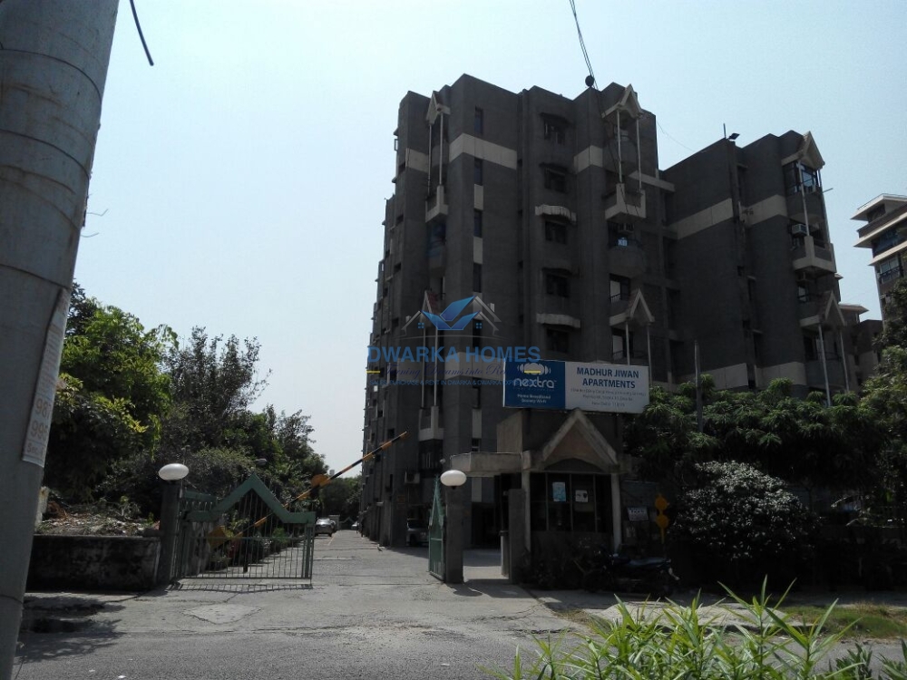 3 Bedroom 2 Bathroom Servant room society flat for Sale in Madhur Jeevan Apartment sector 10 Dwarka 